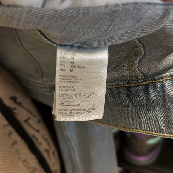 NWT H&M light blue jean jacket. All functional pockets and button cuffs. Medium. - Picture 15 of 16